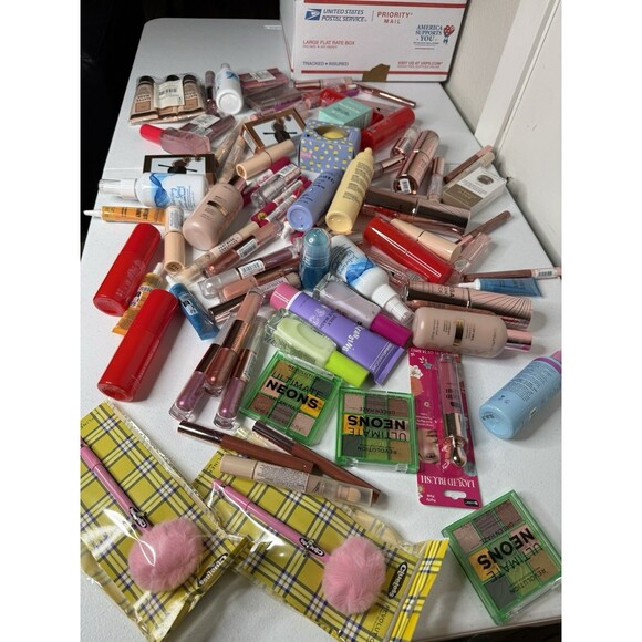 makeup box sorted (100) mixed box with 80% revolution makeup - Picture 4 of 8